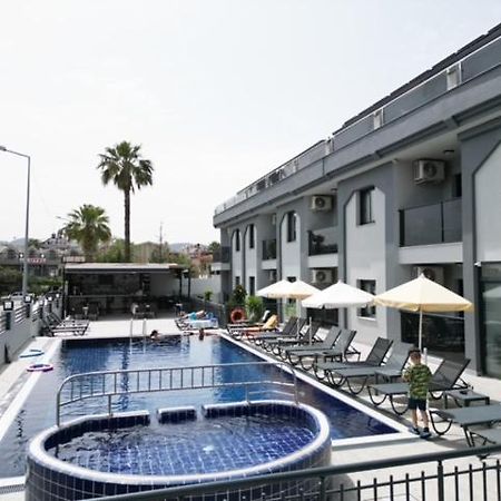 奥祖图尔克公寓式酒店 马尔马里斯 外观 照片
