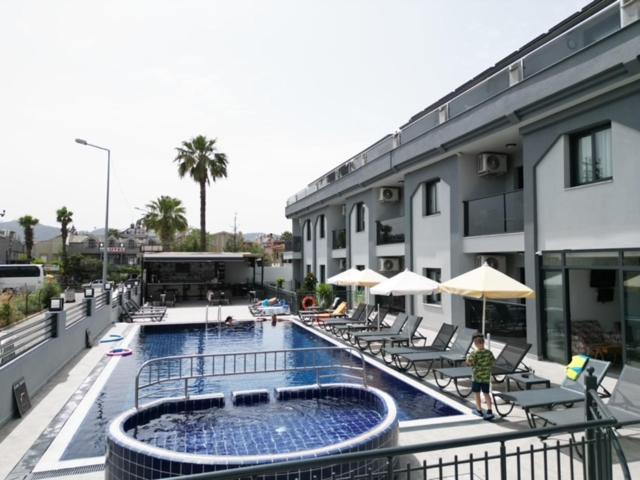 奥祖图尔克公寓式酒店 马尔马里斯 外观 照片